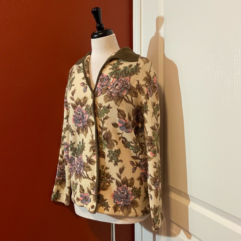 Vintage Sieger Women’s Merino Wool Floral Tapestry Button Up‎ Cardigan Sweater